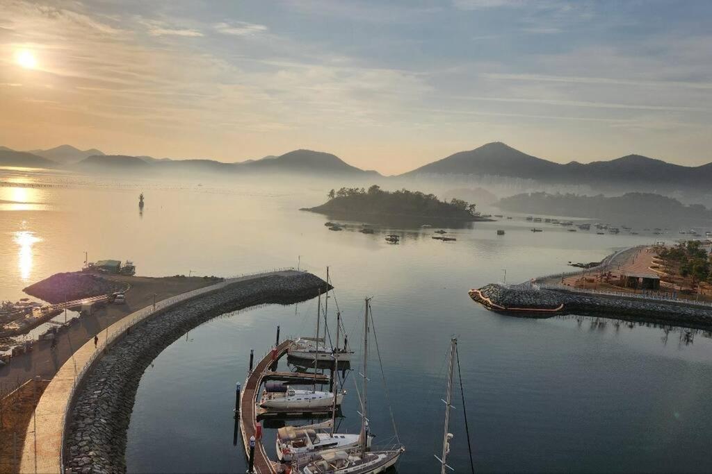 The Castle Ocean Marina Double Suite Yeosu Exterior photo