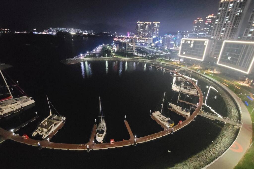 The Castle Ocean Marina Double Suite Yeosu Exterior photo