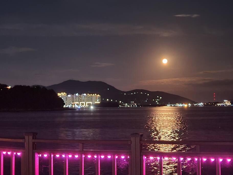 The Castle Ocean Marina Double Suite Yeosu Exterior photo