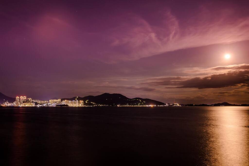 The Castle Ocean Marina Double Suite Yeosu Exterior photo