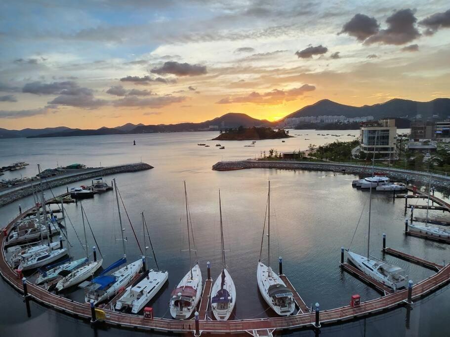 The Castle Ocean Marina Double Suite Yeosu Exterior photo